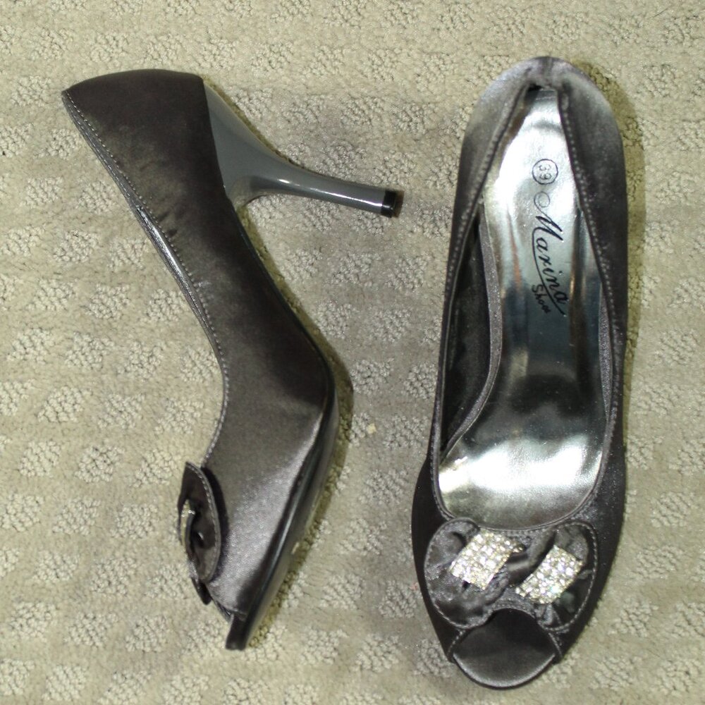 Maxima Women's Size 8.5 Grey Satin Bling Bow 3.5" Heels